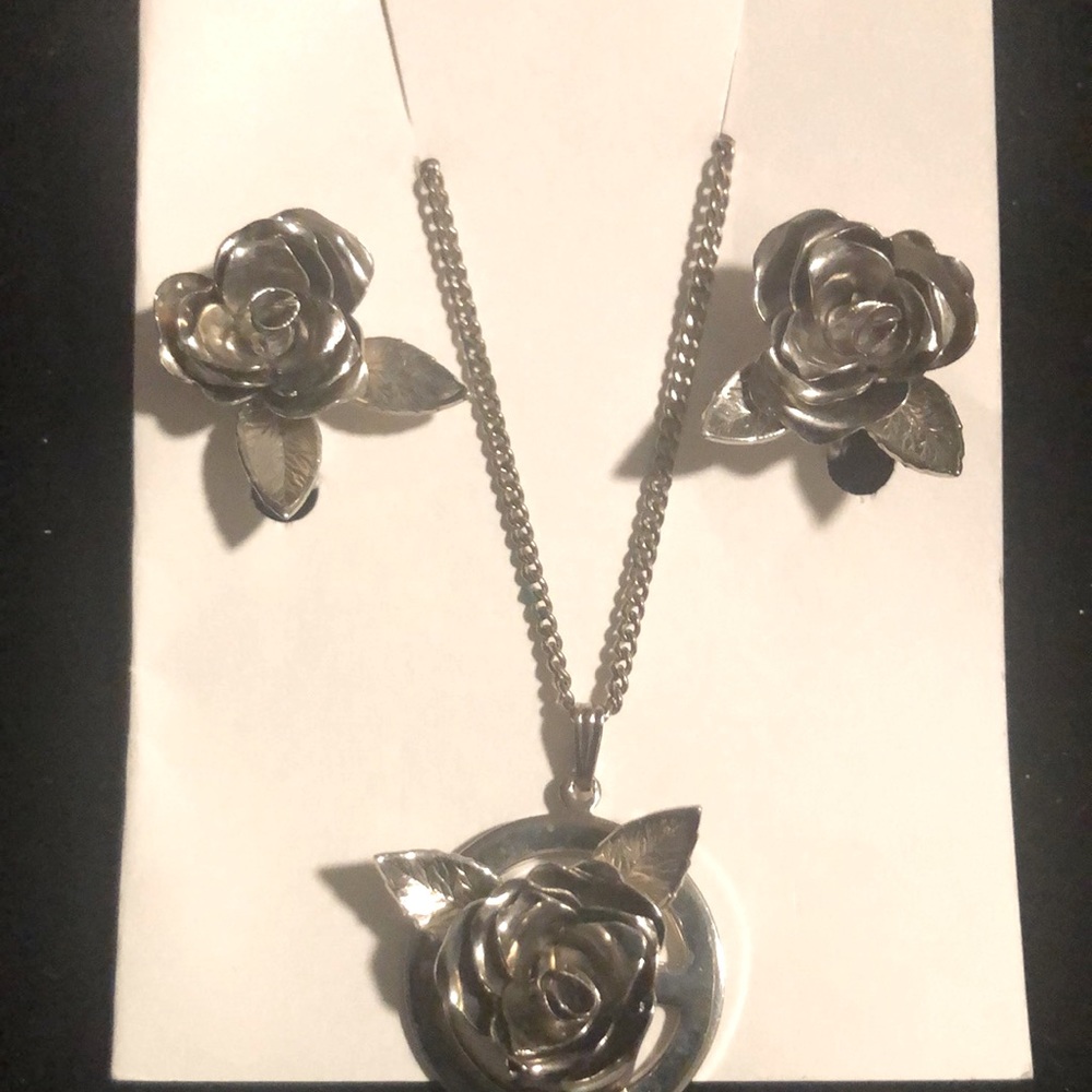 Necklace and earrings set